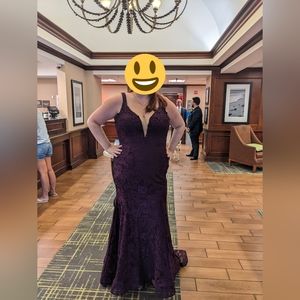 Lace Fitted Mermaid Dress in Dark Berry Size 18